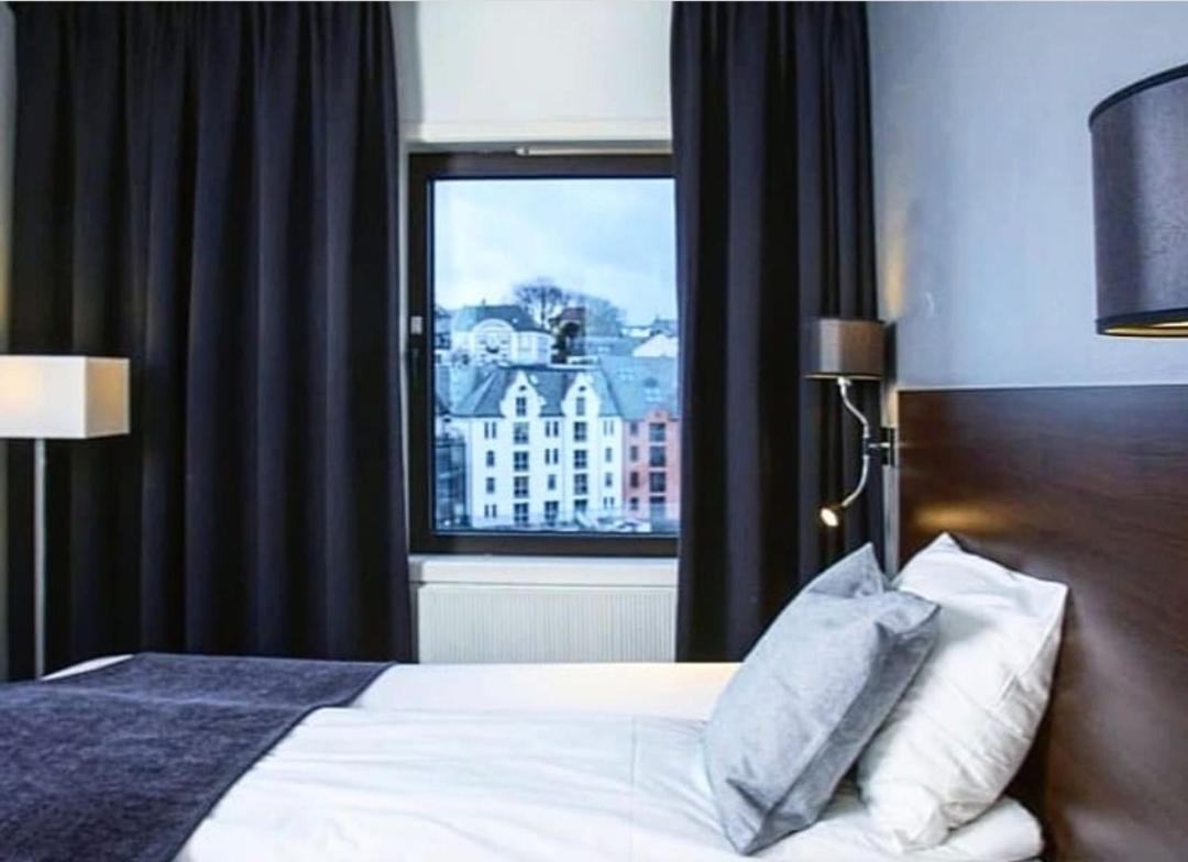 Hotel Four Monkeys à Ålesund Extérieur photo