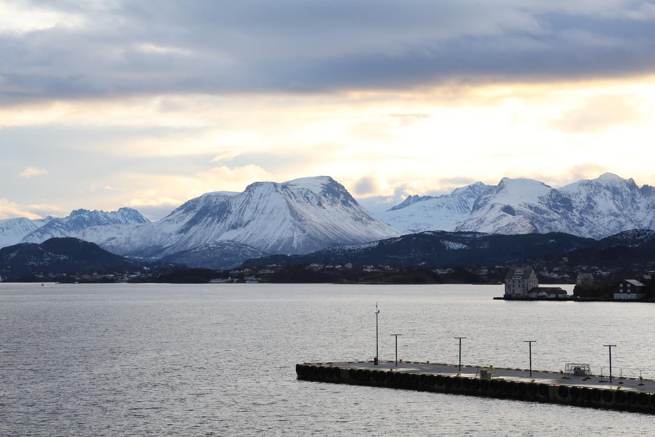 Hotel Four Monkeys à Ålesund Extérieur photo