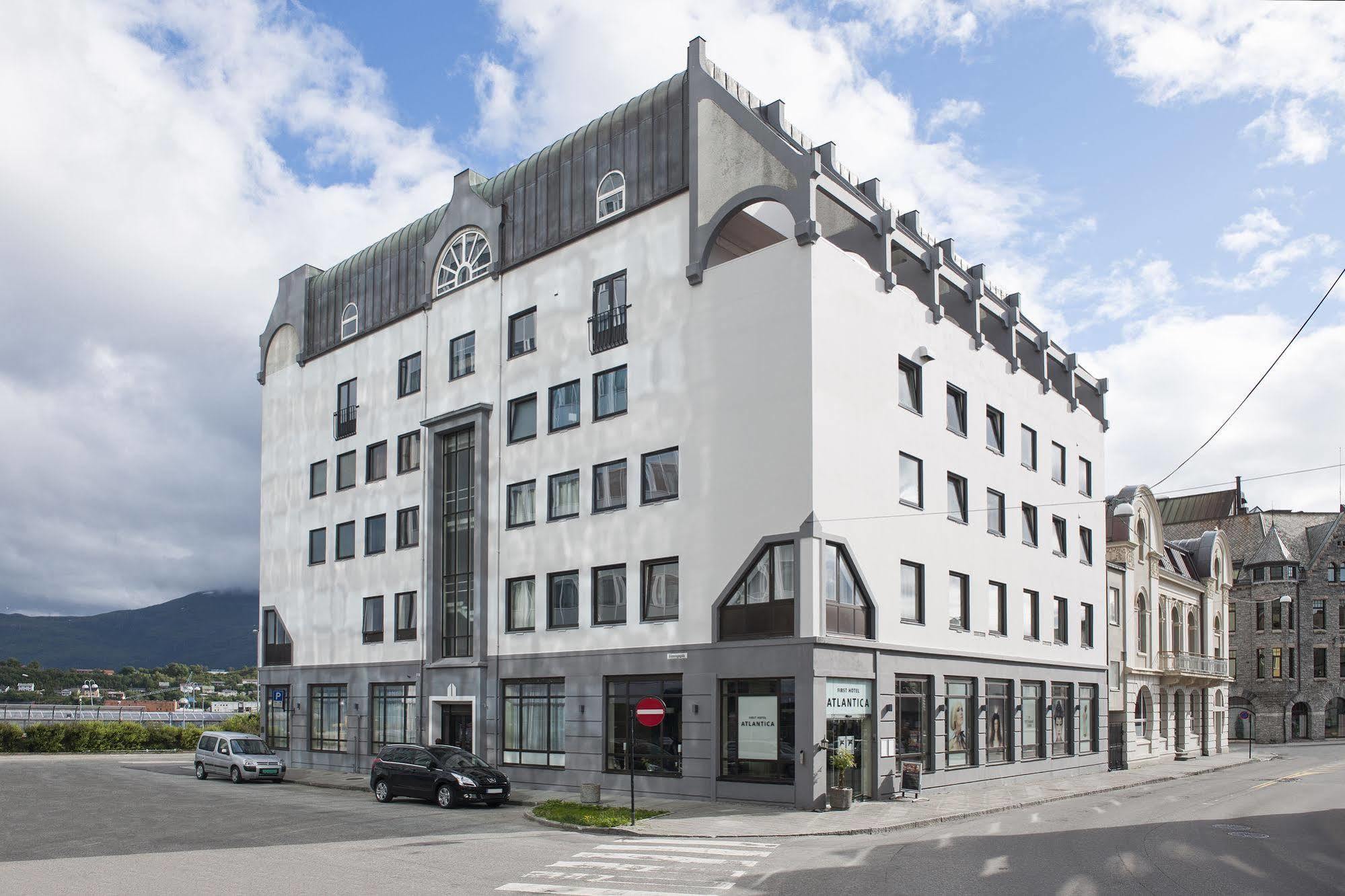 Hotel Four Monkeys à Ålesund Extérieur photo