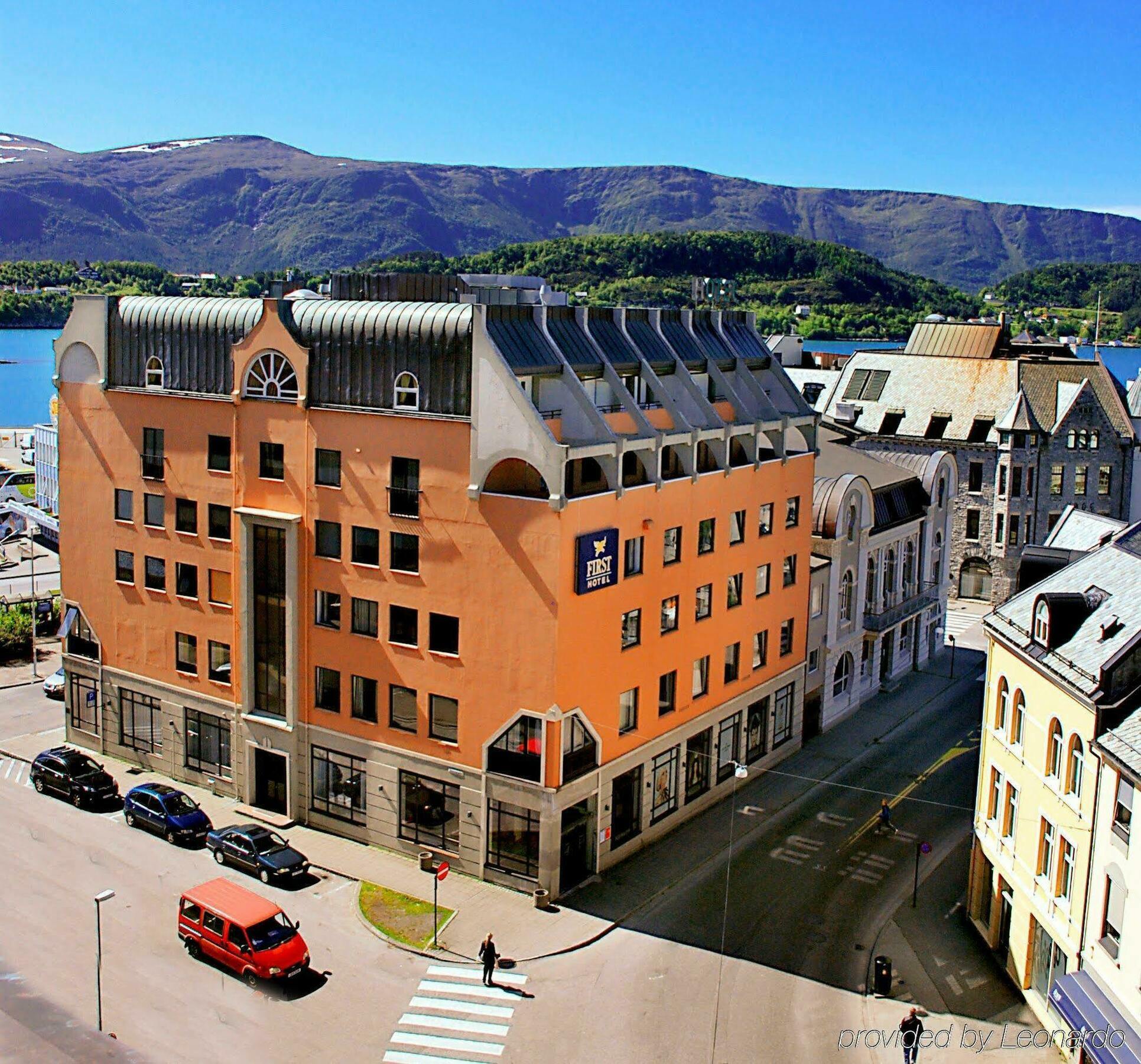 Hotel Four Monkeys à Ålesund Extérieur photo